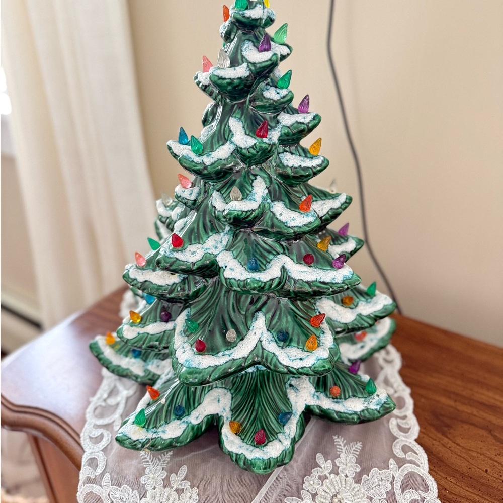 Vintage Atlantic Mold 1970s Ceramic Christmas Tree with Multi-Colored Lights - Picture 7 of 11